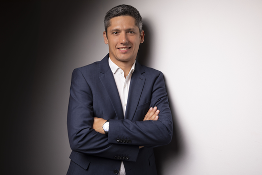 Directly book a call with Leonel